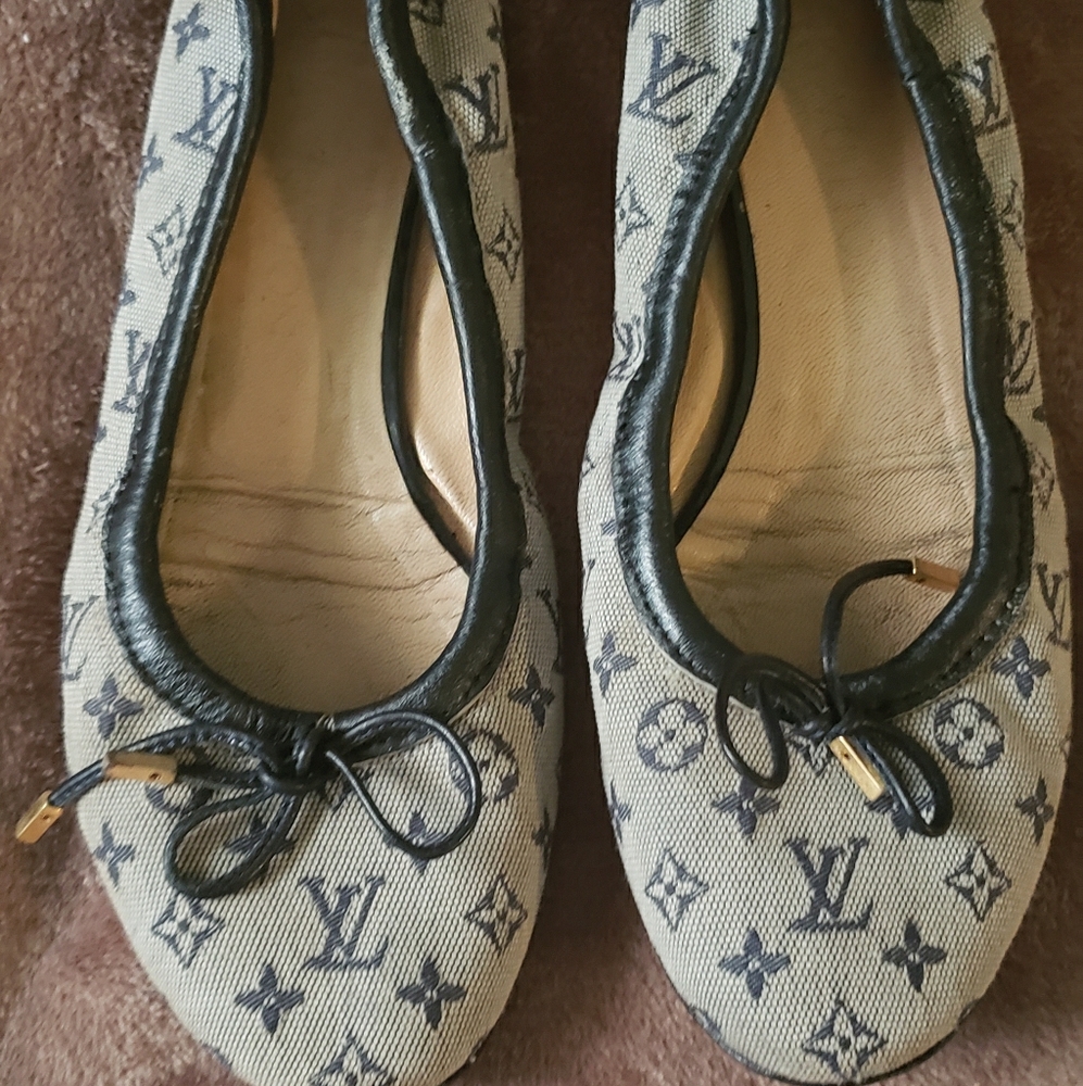 Louis Vuitton monogram navy blue flats